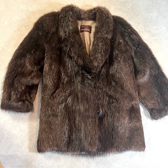 Beaver Fur Coat. SIZE Small to Medium or 6-8. Warm. Steen & Wright Furriers. - Picture 2 of 15